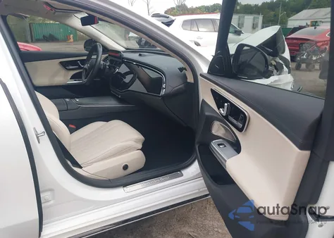 2024 Mercedes-Benz E 350 z USA, uszkodzony, nr VIN W1KLF4HB7RA010000